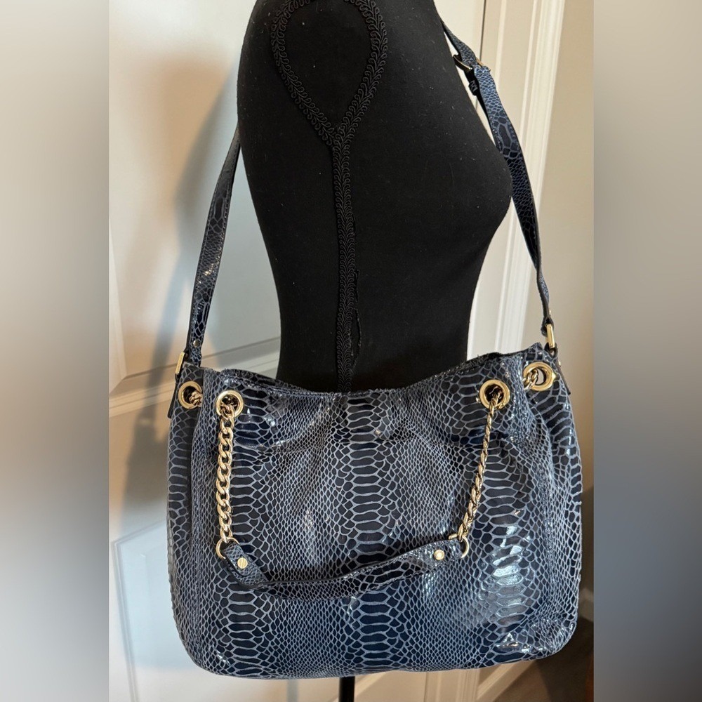 MICHAEL KORS Navy Blue Snakeskin Embossed Leather Shoulder Bag Gold Chain Accent - Picture 3 of 12